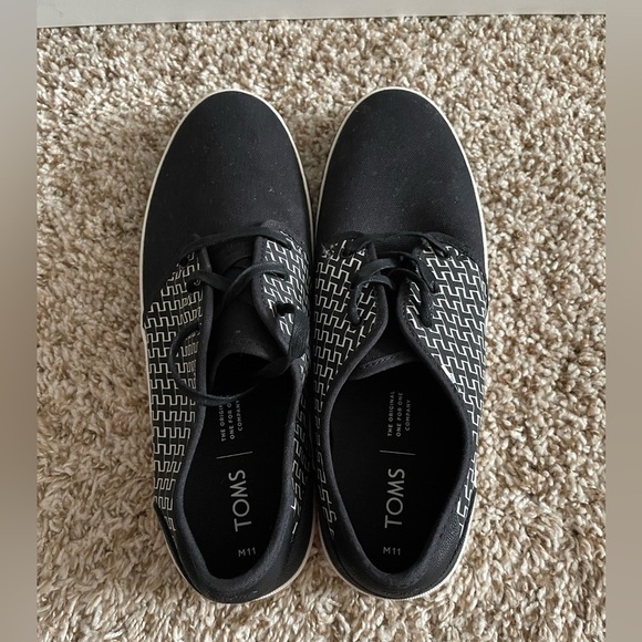 Toms Carlo Black and White Printed Canvas Sneaker Size 11 - Picture 8 of 11